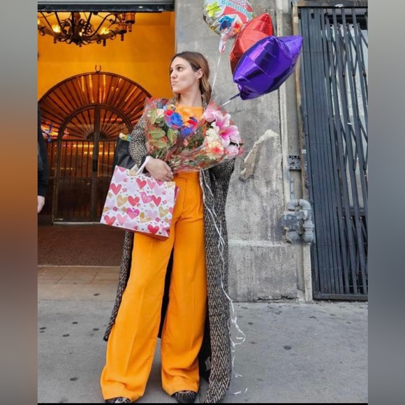 Meet your Posher! 🧡 Hi I’m Moni - Picture 3 of 5